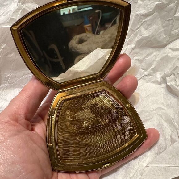 Vintage Elgin American Floral Makeup Compact, 1940's - Picture 4 of 15